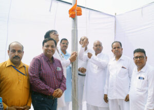 Read more about the article Om Bhardwaj Karnal Uncurl Flag on 75th Independence Day at Devi Nagar