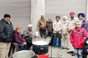 Read more about the article Kashyap Rajput Members Association organized hot milk langar  in the memory of martyr Baba Moti Ram Mehra