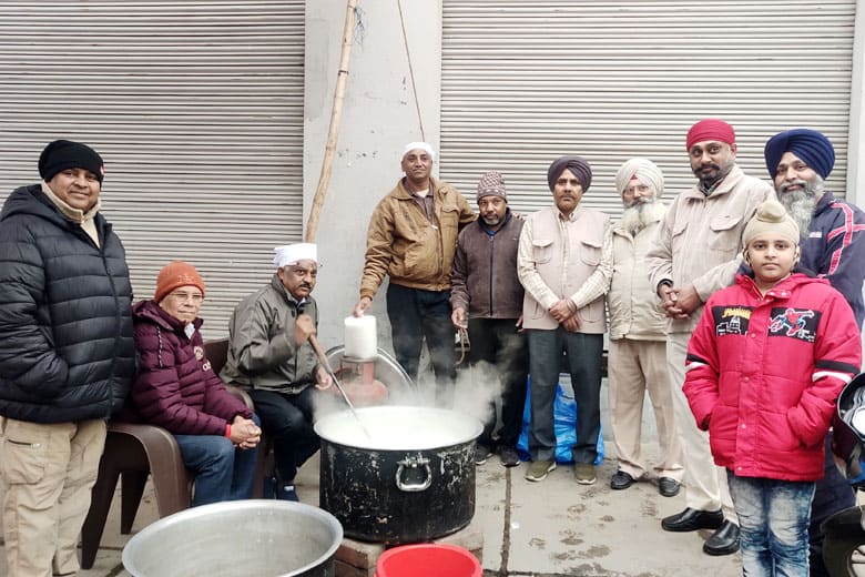 You are currently viewing Kashyap Rajput Members Association organized hot milk langar  in the memory of martyr Baba Moti Ram Mehra